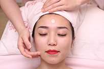 Chăm sóc da mặt bằng công nghệ cao giúp chị em gìn giữ nét xuân theo thời gian