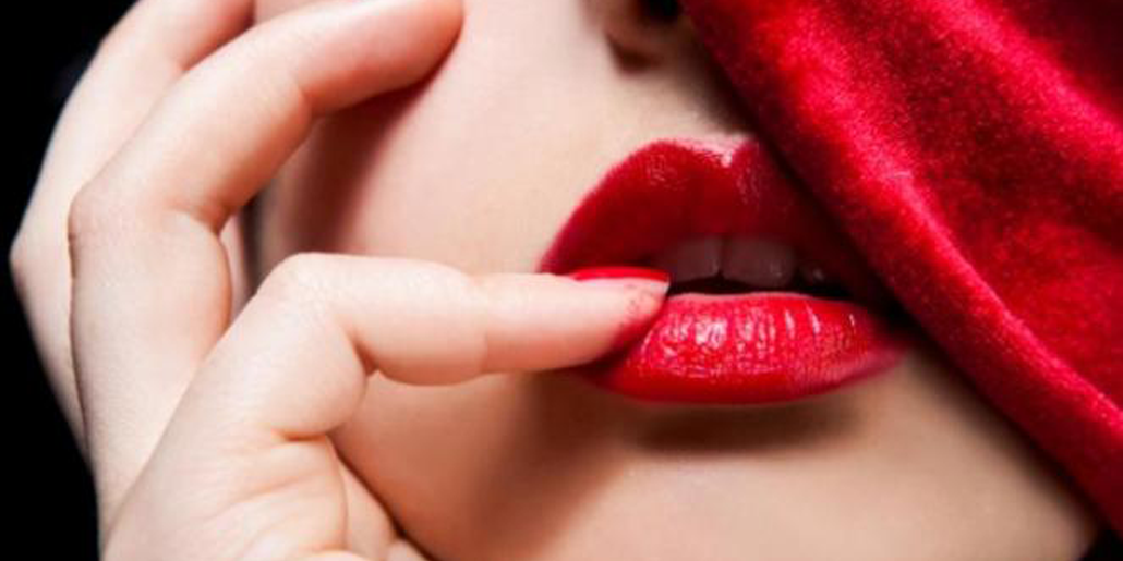 Песня на твоих губах помада. Красивые губы. Женские губы. Красивые женские губы. Красные губы.